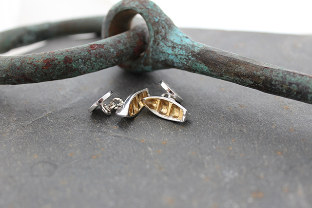 Cufflinks made of silver and gold featuring a rowing boat design