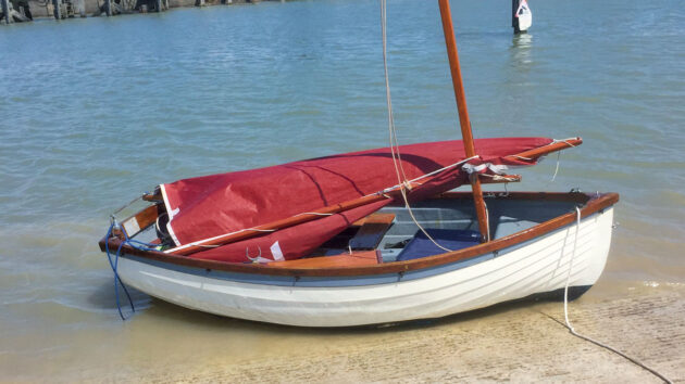 Emsworth lugger: Ready for haul out. Spars and rudder removed to lighten load. Credit: Clive Marsh