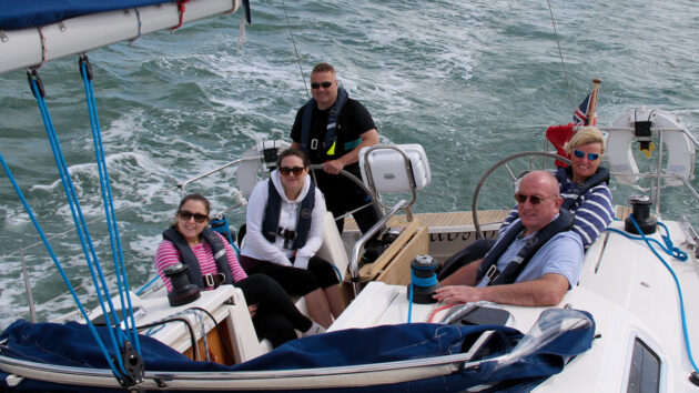 Giving newcomers jobs sailing the Boat 168幸运飞开艇历史开奖记录 will help them feel involved